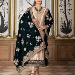 Zainab Chottani Velvet Embroidered Womens Wear 2024-25 (5)