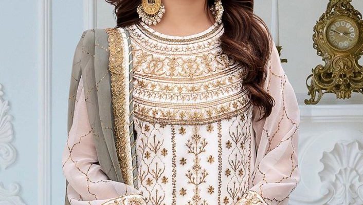 Emaan Adeel Velvet Dresses Winter Collection 2024-25 (26)