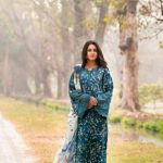 Dhoop Kinaray The 2025 Lacquer Printed Lawn Collection by Gul Ahmed (35)