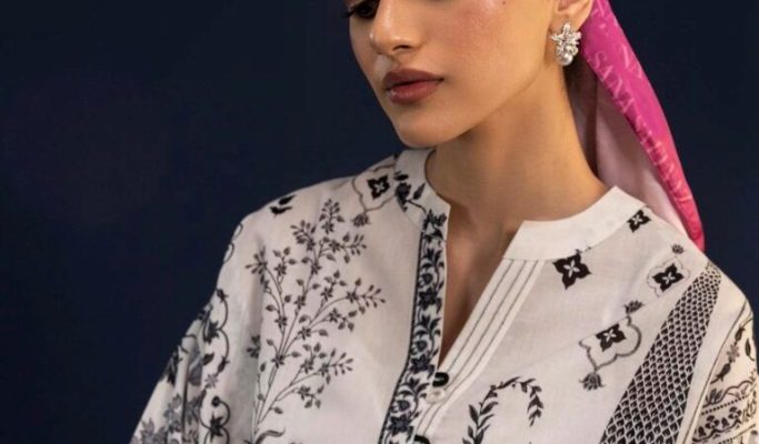 Mahay Lawn Collection 2025 Vol 1 By Sana Safinaz (1)