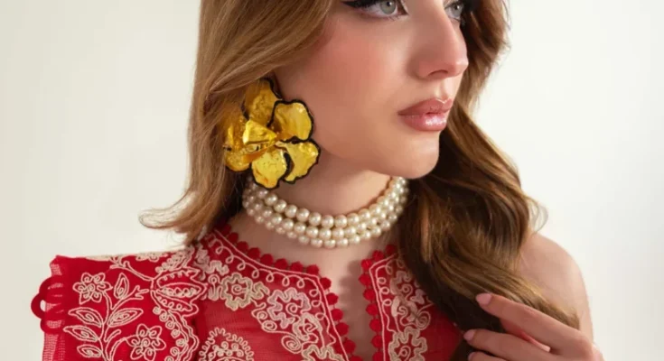 Sable Vogue Luxury Lawn 2025 Redefining Elegance (1)