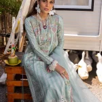 Saira Shakira Luxury Lawn 2025 A Fusion of Elegance and Innovation (20)