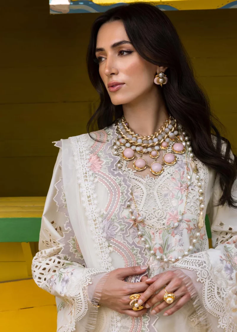 Saira Shakira Luxury Lawn 2025 A Fusion of Elegance and Innovation (26)